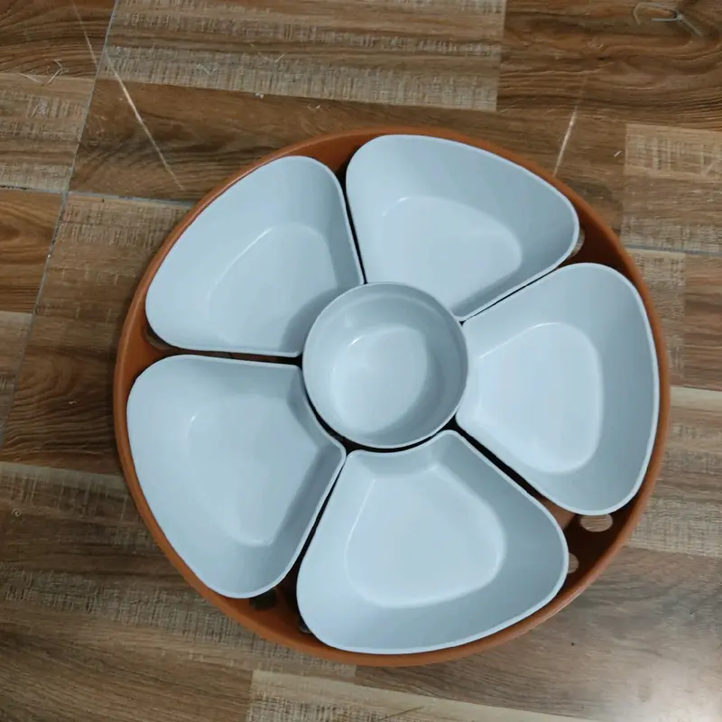 Bộ bát đĩa hình hoa mai 5 cánh nhựa phíp trắng bóng bao gồm 5 đĩa cánh hoa 1 bát, 1 khay nhựa giả mây tre đan bộ  bát 8