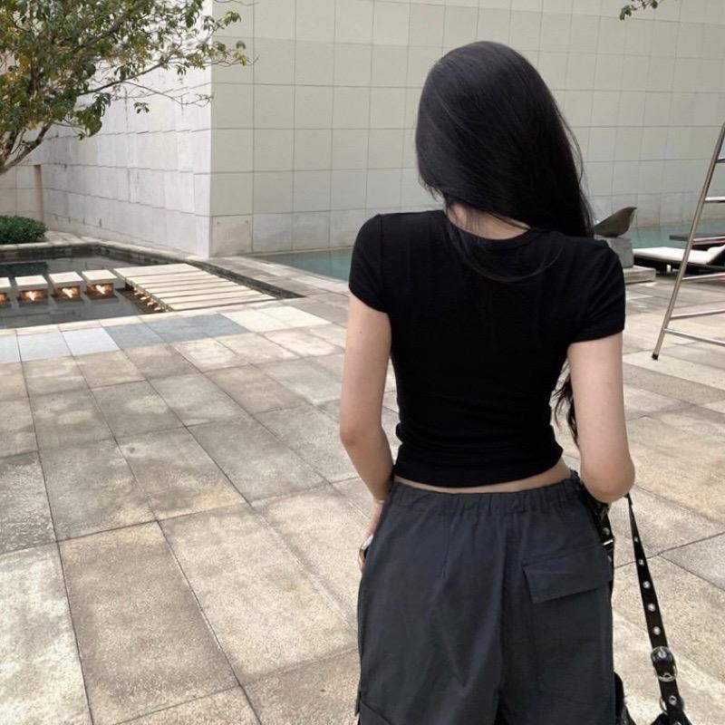 Áo thun dáng ôm ngắn tay. 4