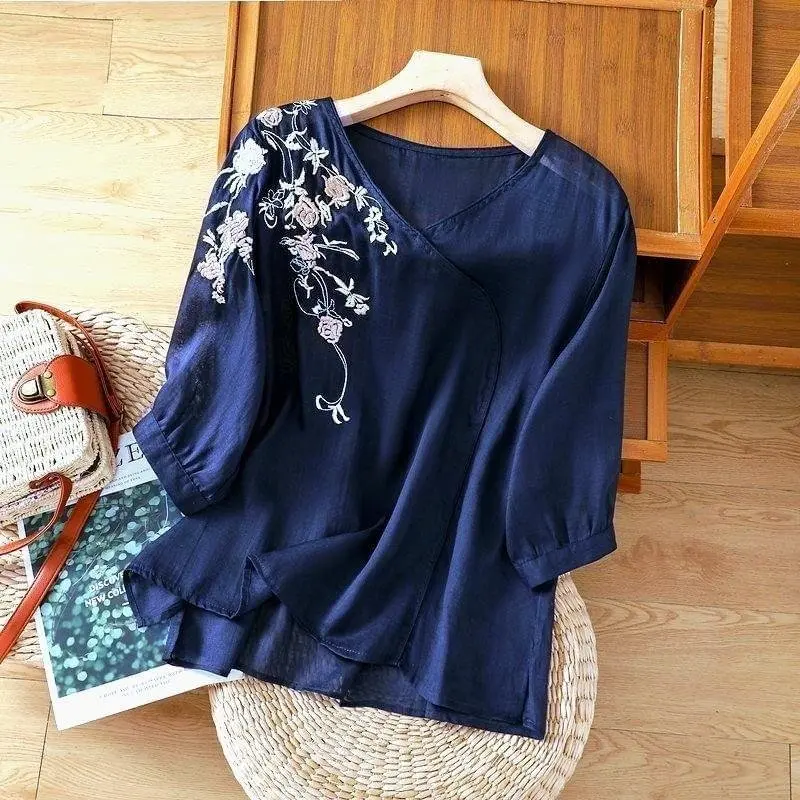 Áo nữ chất đũi tơ mềm nhẹ thêu họa tiết trang nhã T63