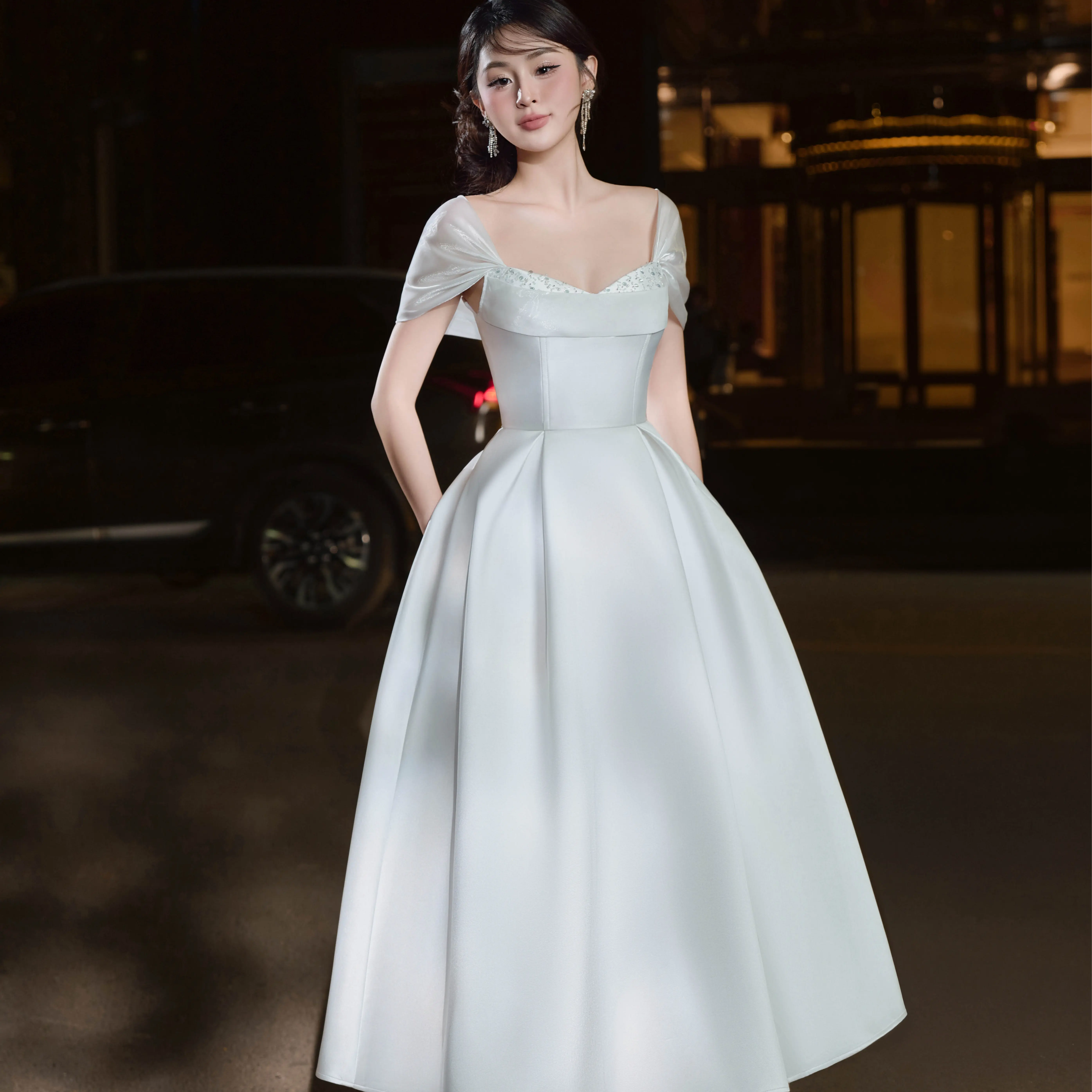 HALIA - Váy GRAY midi Women Dress Màu trắng trễ vai Váy xinh sang chảnh Tafta Voan