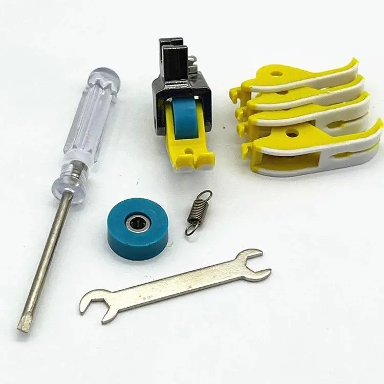 Chân Vịt nhựa bánh xe chống nhăn cho máy công nghiệp 1 kim + kèm 04 đế 2