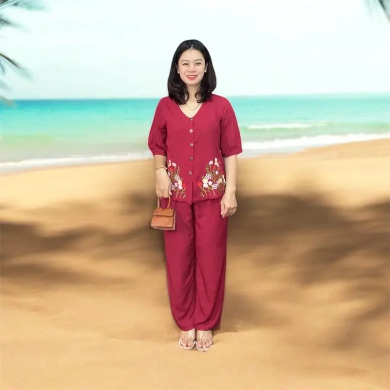 Bộ linen thêu hoa tặng mẹ - chất linen tưng, hoa thêu cổ chui. Lưng thun túi 2 bên Nữ