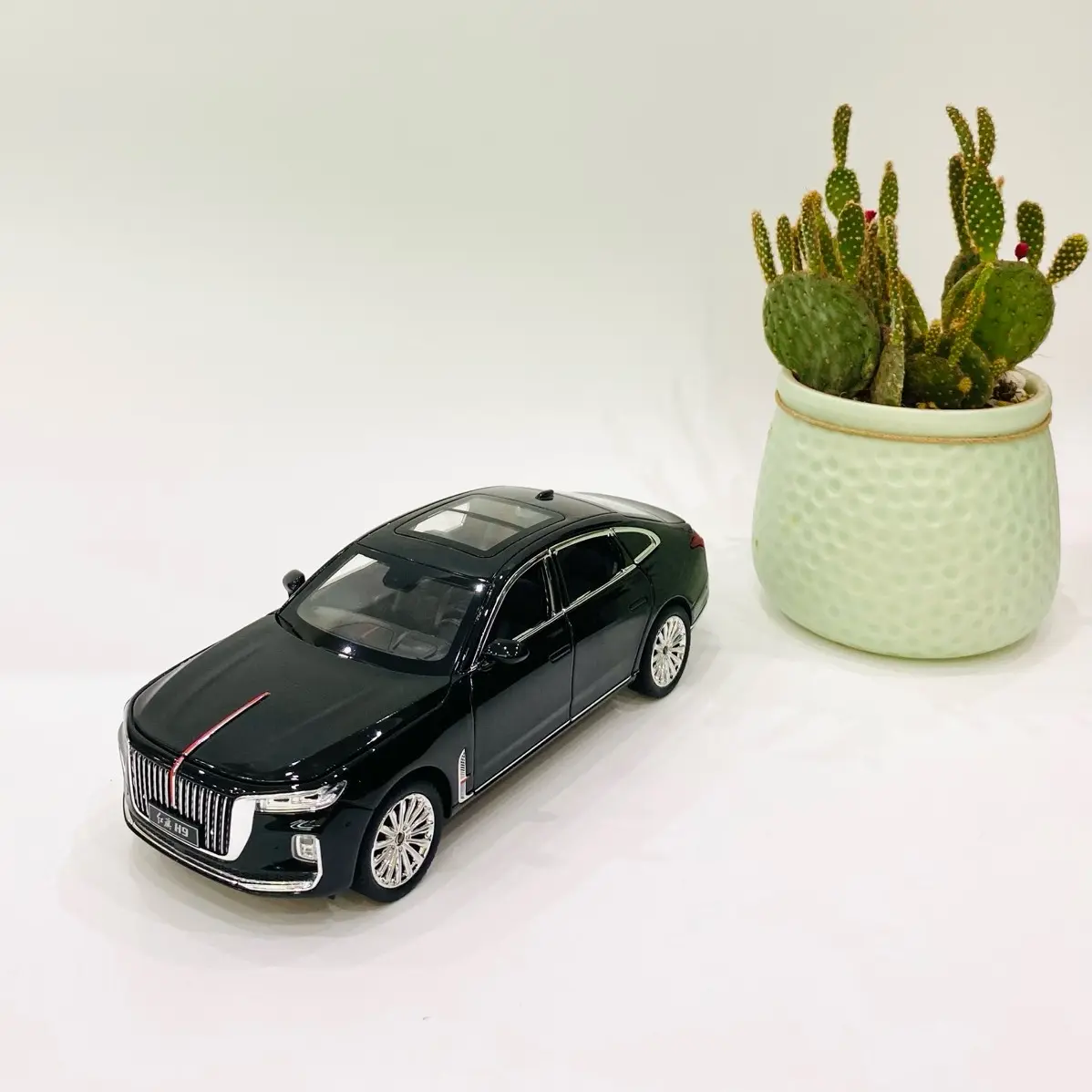 Mô hình xe Hongqi H9 tỉ lệ 1:24, khung kim loại,  Toy Đồ Chơi Xe Mô Hình Diecast [ Tặng kèm biển số VIP] & đồ chơi