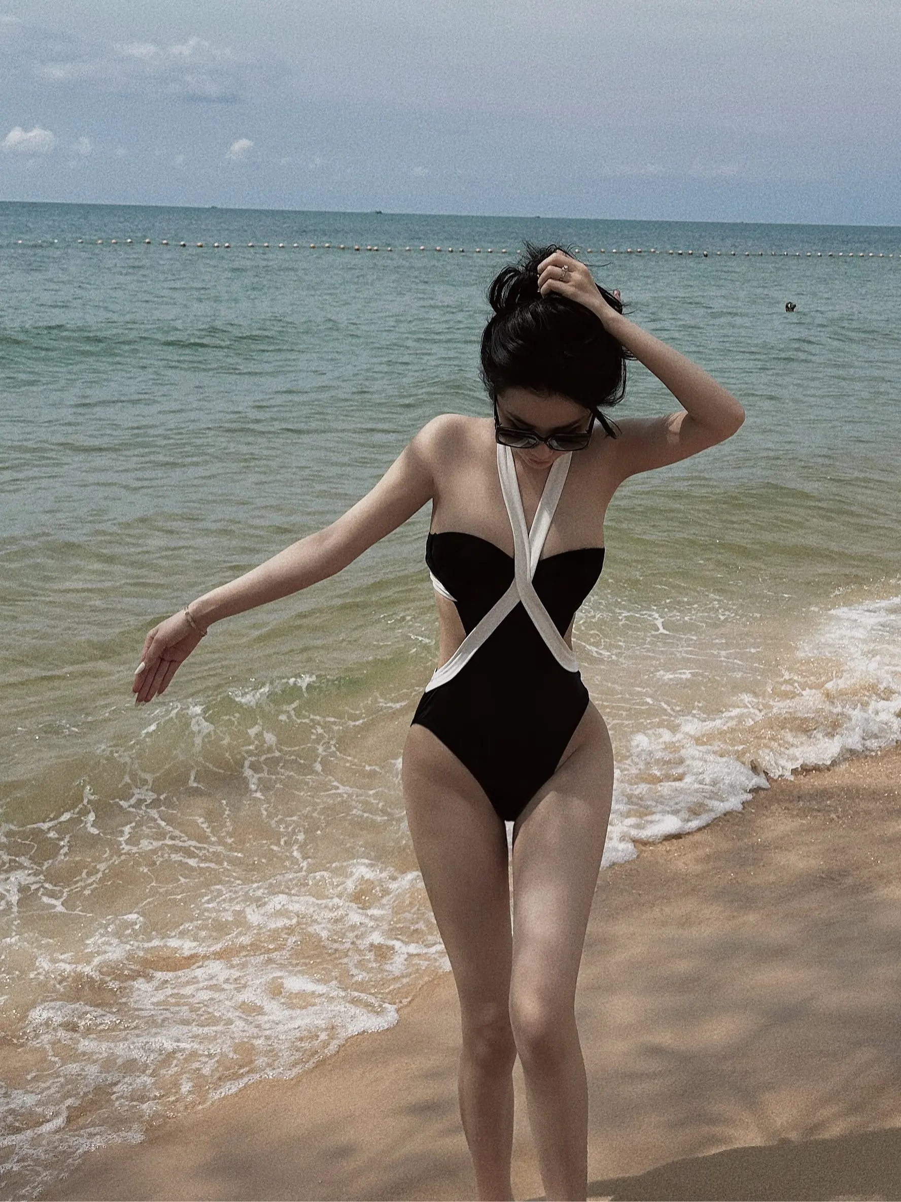 BKN01 - Bikini ( đồ bơi ) đen, phối viền cách điệu trắng, chất liệu cao cấp, ( LINH HOÀNG DESIGN ), Top nữ women