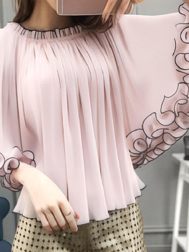 Product Introduction of Women's Plain Contrast Binding Frill Trim Pleated Blouse, Casual Batwing Sleeve Boat Neck Top for Spring & Fall, Women's Clothing for Daily Wear 1