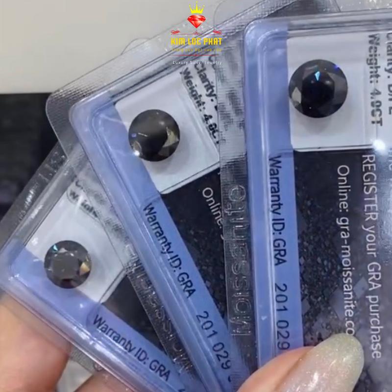 Đá Moiss Anite Màu Blue 58G từ 4li-8li1 không bay màu Có Kiểm định G.R.A dùng Để thay Bông Tai hoặc Nhẫn Vietnam Moissanite 8
