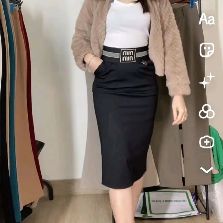 Mã66 Chân Váy Bút Chì Sẻ Sau 40_65 ký , xếp ly trước tạo độ phồng che khuyết điểm v3 .Chất vải Umi cao cấp,mềm ,mịn, mát ,co giãn tốt . Nữ Women Pants