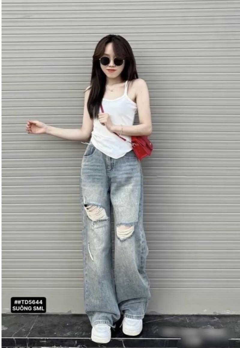 Product Introduction of Quần Jean Nữ Ống Rộng Lưng Cao Nâng Mông Rách Gối S-5644 - Chất liệu bò xanh bạc , không nhăn, che khuyết điểm và tôn lên vòng 3 - Ong, Women 17
