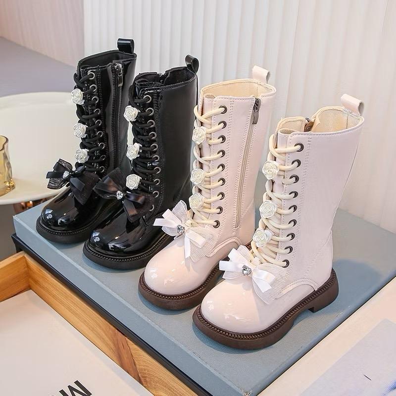  Giày Boot Bé Gái Đính Hoa Và Nơ Siêu Điệu Có Lót Lông Ấm shop chụp ở cuối -form bé 