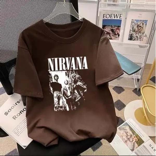 【ONLY BLACK/WHITE】Cetakan band rock Amerika NIRVANA Kaos Pria Terbaru 2024|Kaos Cotton Combed 30s|Kaos Cowok Distro Original 100%|Baju Oversize Pria|Kaos Pria Premium Tebal| Kaos Lengan Pendek Pria|Baju Kaos Oversize Couple |Kaos Oversize Pria Kaos Hitam 4