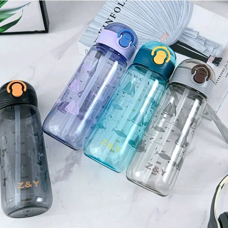 Botol Minum Plastik anak Gambar Perahu 750ml dengan Sedotan dan Tali Kitchenware Bottles 1
