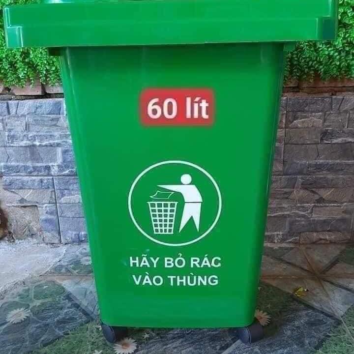 Thùng rác nhựa cho gia đình có 4 bánh xe và nắp đậy