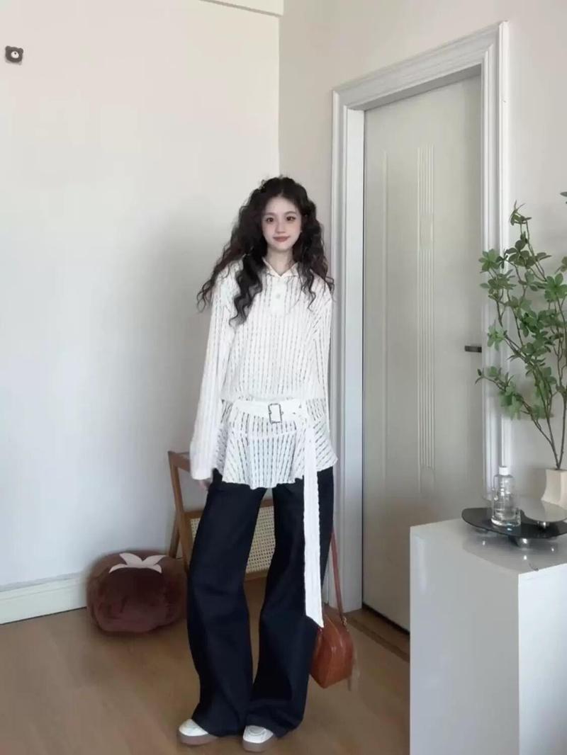 Product Introduction of Áo Hoodie Dệt Kim, Phong Cách Hàn Quốc, Thiết Kế khoét Nhẹ, Thích Hợp Cho Mùa Xuân Và Mùa Hè, Thiết Kế Eo Thon, Hàng Mới Về Năm 2025 4