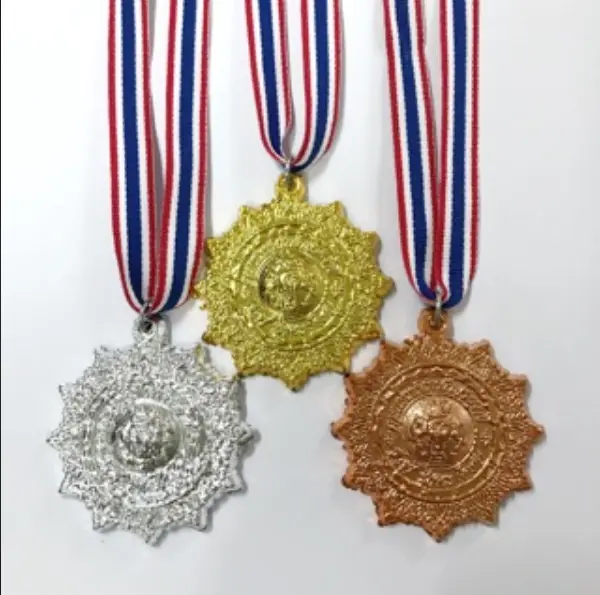 เหรียญรางวัลแบบพลาสติก เหรียญแข่งกีฬา พร้อมริบบิ้น มีริบบิ้น 2 แบบให้เลือก