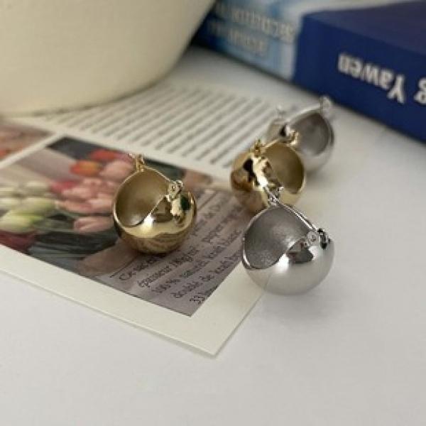 Product Introduction of S925 Silver C- Shaped Earrings Female South Korea Elegant High Sense Online Red Light Surface Ear Ring Ins Niche 2022 New Fashion 24