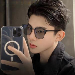 กล่องกระจกสายตาสั้น, เปลี่ยนสีไวต่อแสง, ป้องกันแสงสีฟ้า, ครึ่งกรอบ, ชั้นวางคิ้ว, สไตล์วรรณกรรมย้อนยุค, พร้อมกระจกสายตาสั้น