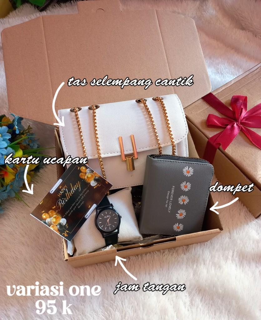 KADO CEWEK ULANG TAHUN/GIFT BOX CEWEK/HAMPERS CEWEK ISI LENGKAP/VARIASI CANTIK Gift