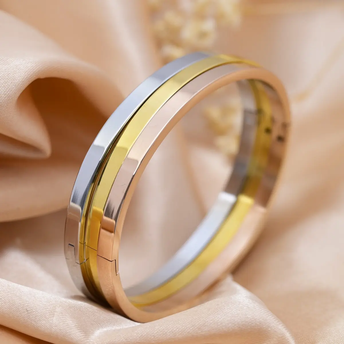 Vòng Tay Ba Màu, Thời Trang Renevo, Chất Liệu Thép Không Gỉ, Bóng Loáng, Đơn Giản Và Dễ Phối Đồ, Thời Trang, Cá Tính, Hợp Xu hướng, Phong Cách Hàn Quốc