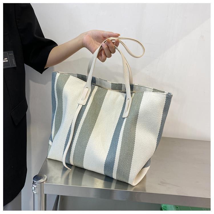 Product Introduction of Túi Vải Bố, Dung Lượng Lớn, Dành Cho Nữ, Túi Tote Thời Trang Người Nổi Tiếng Trên Internet Phổ Biến Mới 2024, Thích Hợp Đi Làm Và Đi Làm, Túi Đeo Vai Lớn 4