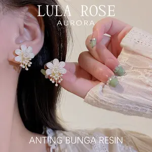 LULA ROSE Anting Tusuk Bunga Resin Korea Elegan Manis Ringan