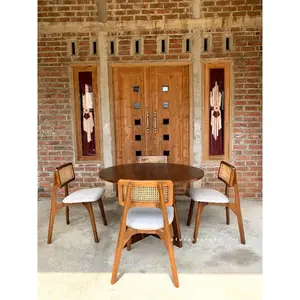 Set Meja Makan Bundar Kayu Jati dengan 4 Kursi Furniture