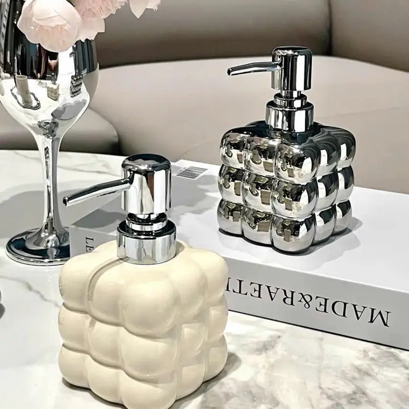 ￼Chai lọ đựng nước rửa tay, chai chiết dầu gội, sữa tắm dạng ấn cho khách sạn, nhà hàng, gia đình, lọ chiết dầu gội, chai 7