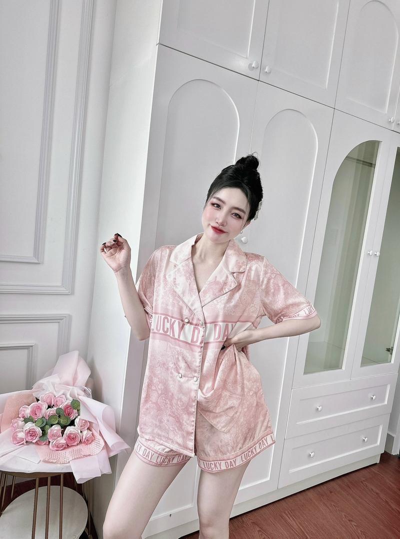 Product Introduction of Đồ bộ đùi lụa Latin fom vest 4 cúc bọc - size dưới 70kg  Women 19