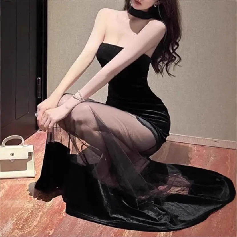 Váy đen cho phụ nữ, màu Trơn thiết kế lưới sợi, cổ áo treo không tay, phong cách Hàn Quốc, thời trang, hở lưng, quấn hông, váy dài váy  cổ  yếm