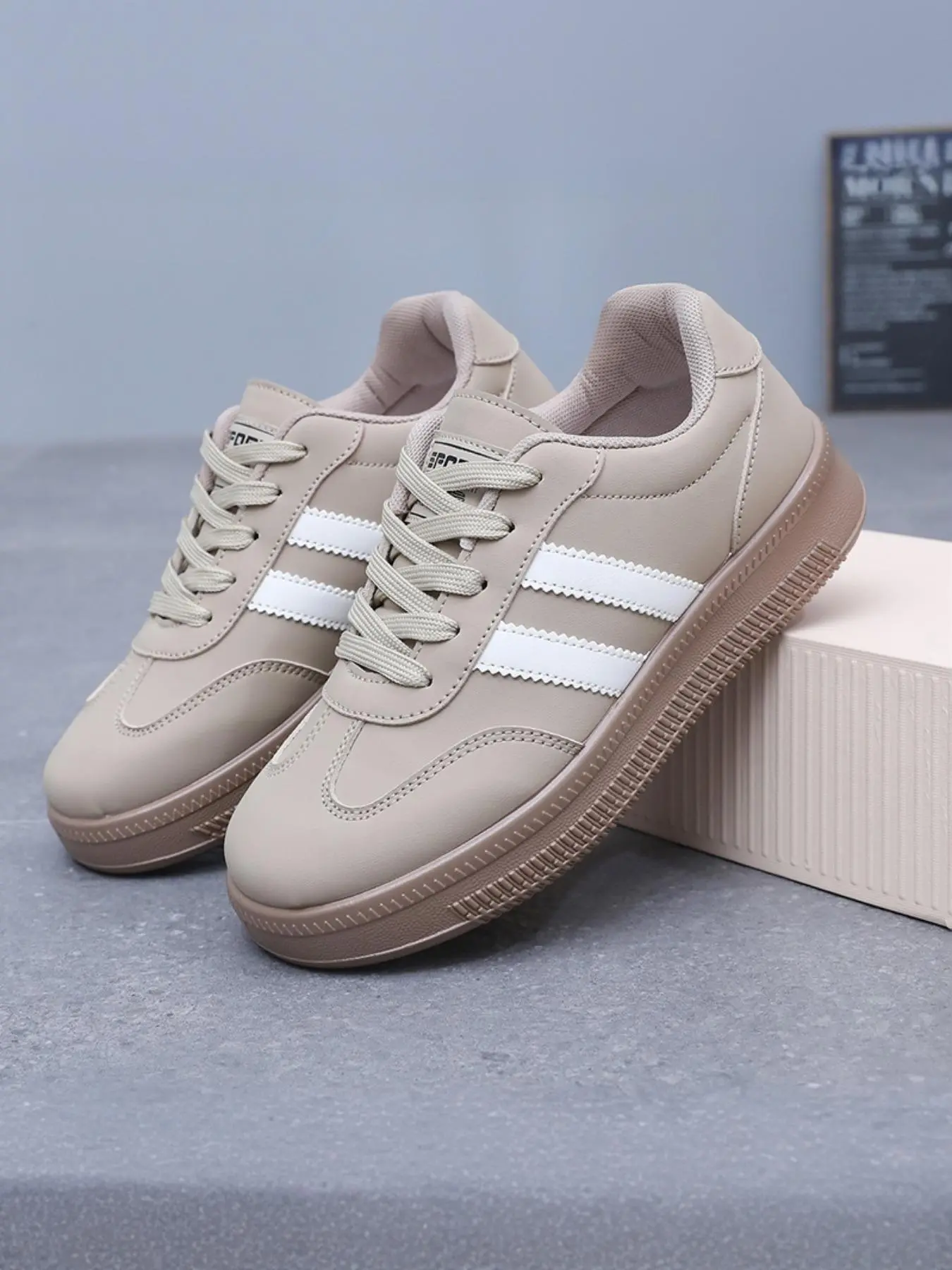 Women's Fashionable Lace Up Low Top Sneakers, Casual Comfortable Sports Shoes for Daily Wear, Female All-match Round Toe Shoes for Daily Wear