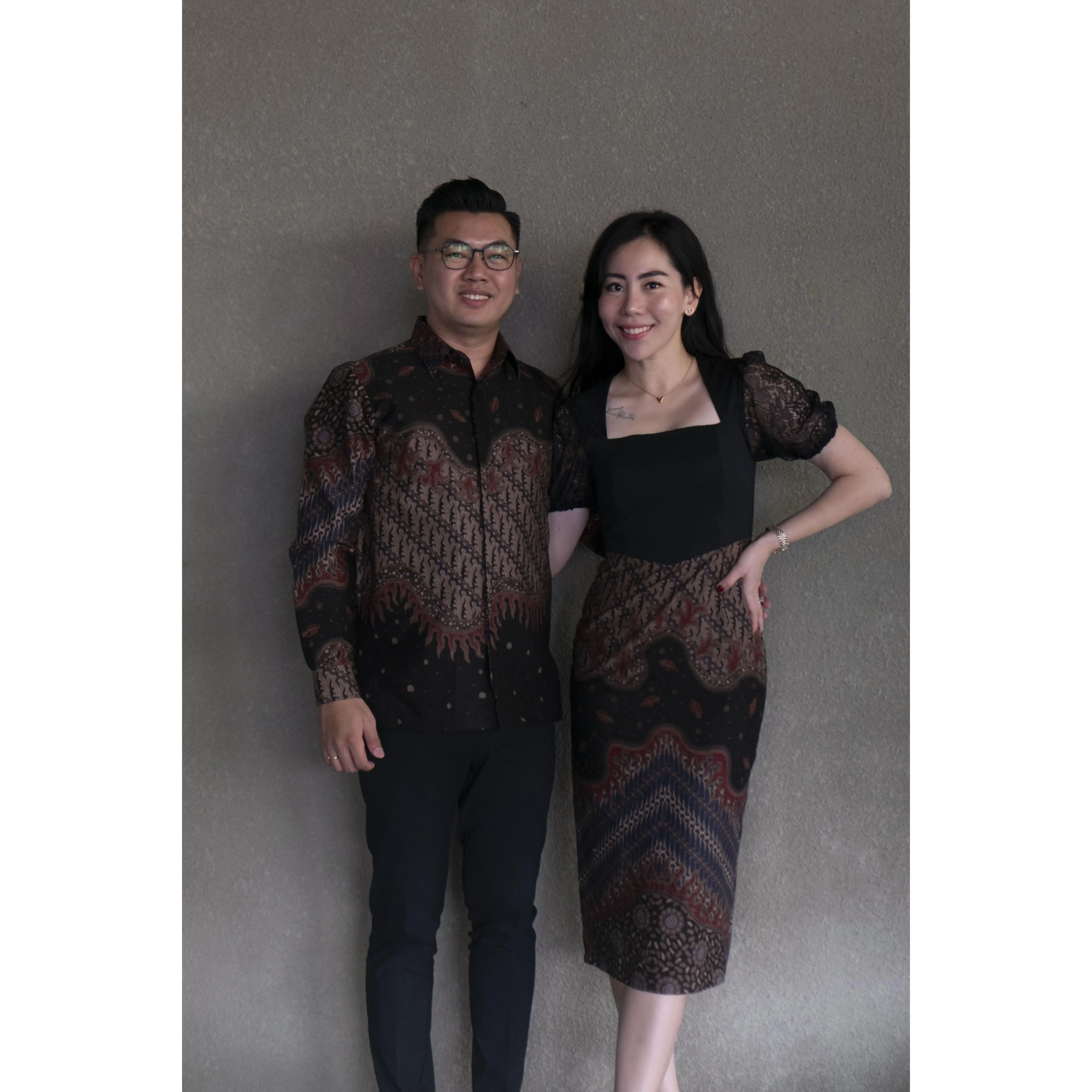 Tradiciobatik Naya Couple Kemeja Batik Lengan Panjang Pria dan Dress Midi Batik Wanita Kekinian