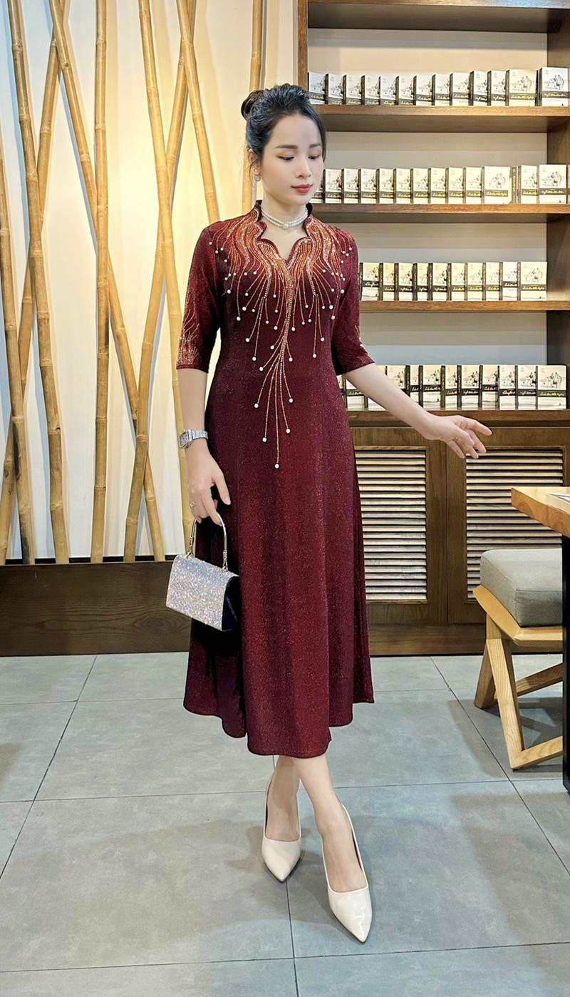 Product Introduction of Đầm Trung Niên Dáng Dài + Lửng K482 Vải Nhũ từ 50-80kg Ôm gọn Màu Đỏ Women Dress Kim Tuyến 23