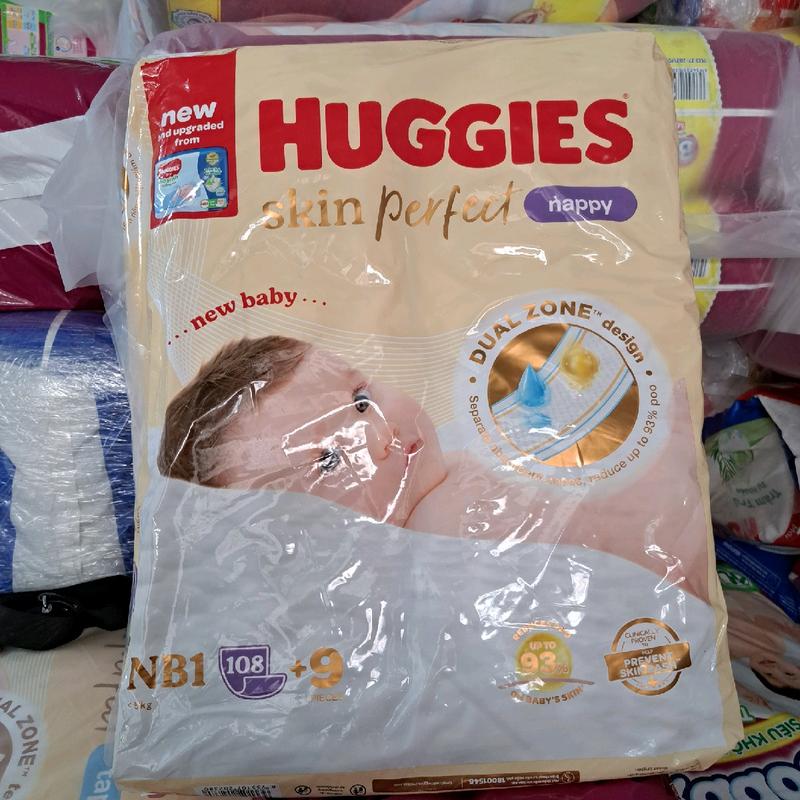 MIẾNG LÓT HUGGIES NB 108+tặng thêm 9 miếng. L Cho Bé Kem