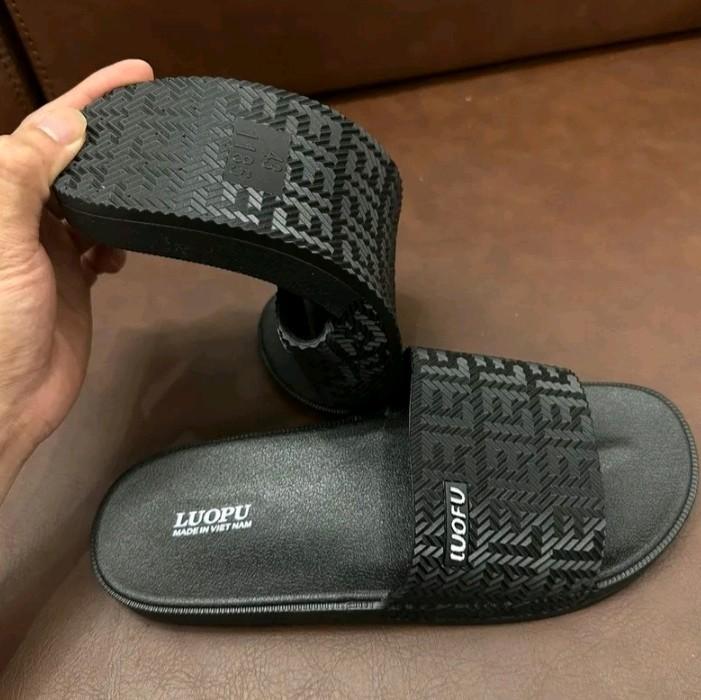  Dép lê nam Luofu hàng Việt Nam chất nhựa dẻo PVC mang êm chân size 40-43 size nhỏ nên đặt lên 1 size  