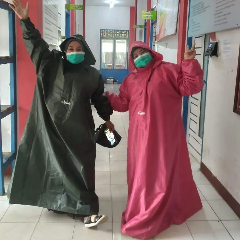 Jas Hujan Wanita Muslimah Dewasa Jumbo Mantel Gamis Hijaber Syari Ld 140 Panjang 140 Murah Terbaik Waterproof and windproof XXL