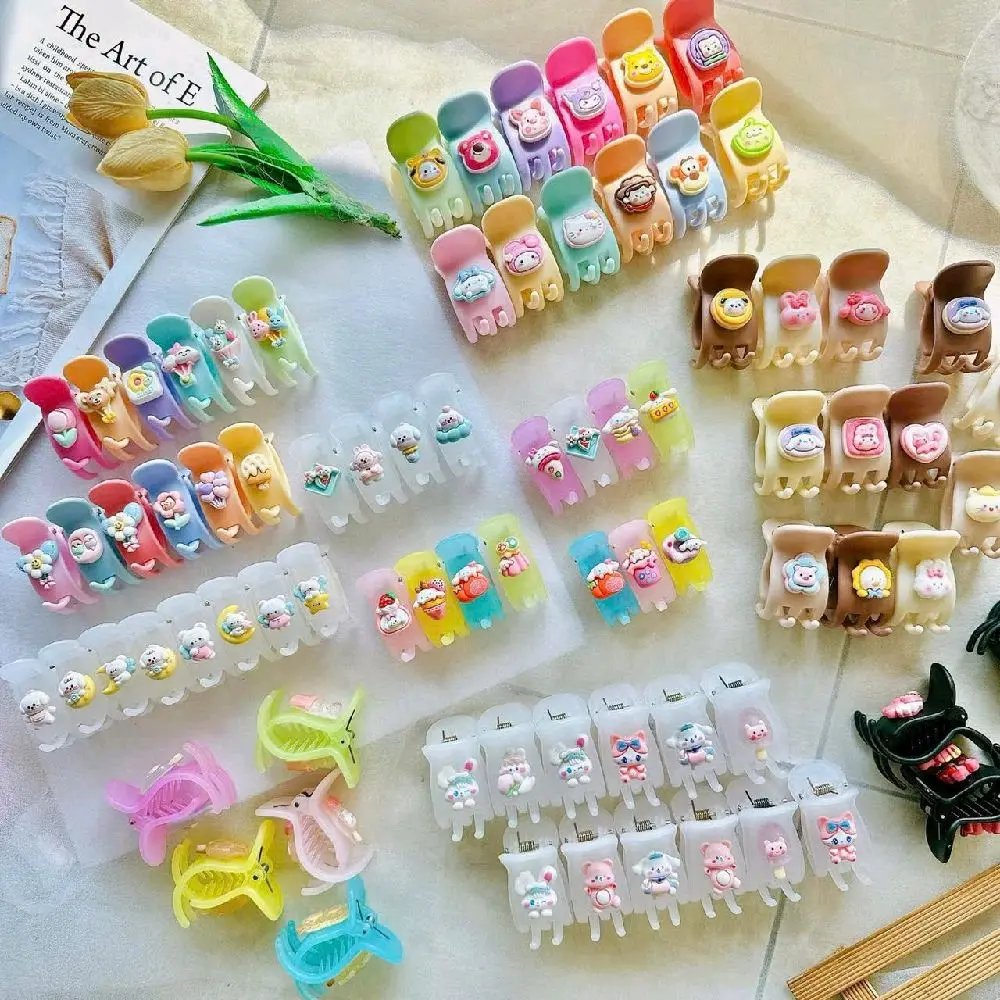 Lố 12 kẹp 5 răng càng cua đính charm ngẫu nhiên nhựa bền