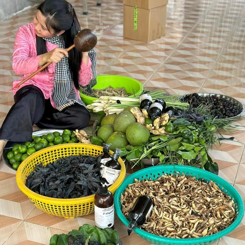 LIỆU TRÌNH  2 CHAI 500ml DẦU GỘI BỒ KẾT THẢO DƯỢC Hỗ trợ giảm nấm gàu và cải thiện tình trạng tóc bạc sớm 8