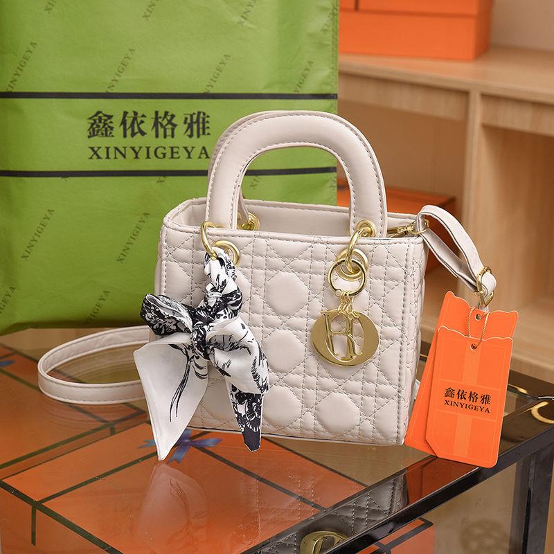 Product Introduction of Túi Diana, Cao Cấp, Thời Trang Nữ, Túi Xách Tay, Hình Thoi, Siêu Hot, Dễ Phối Đồ, Đeo Vai, Đeo Chéo, Túi Vuông Nhỏ 2024 Hàng Mới Về 18