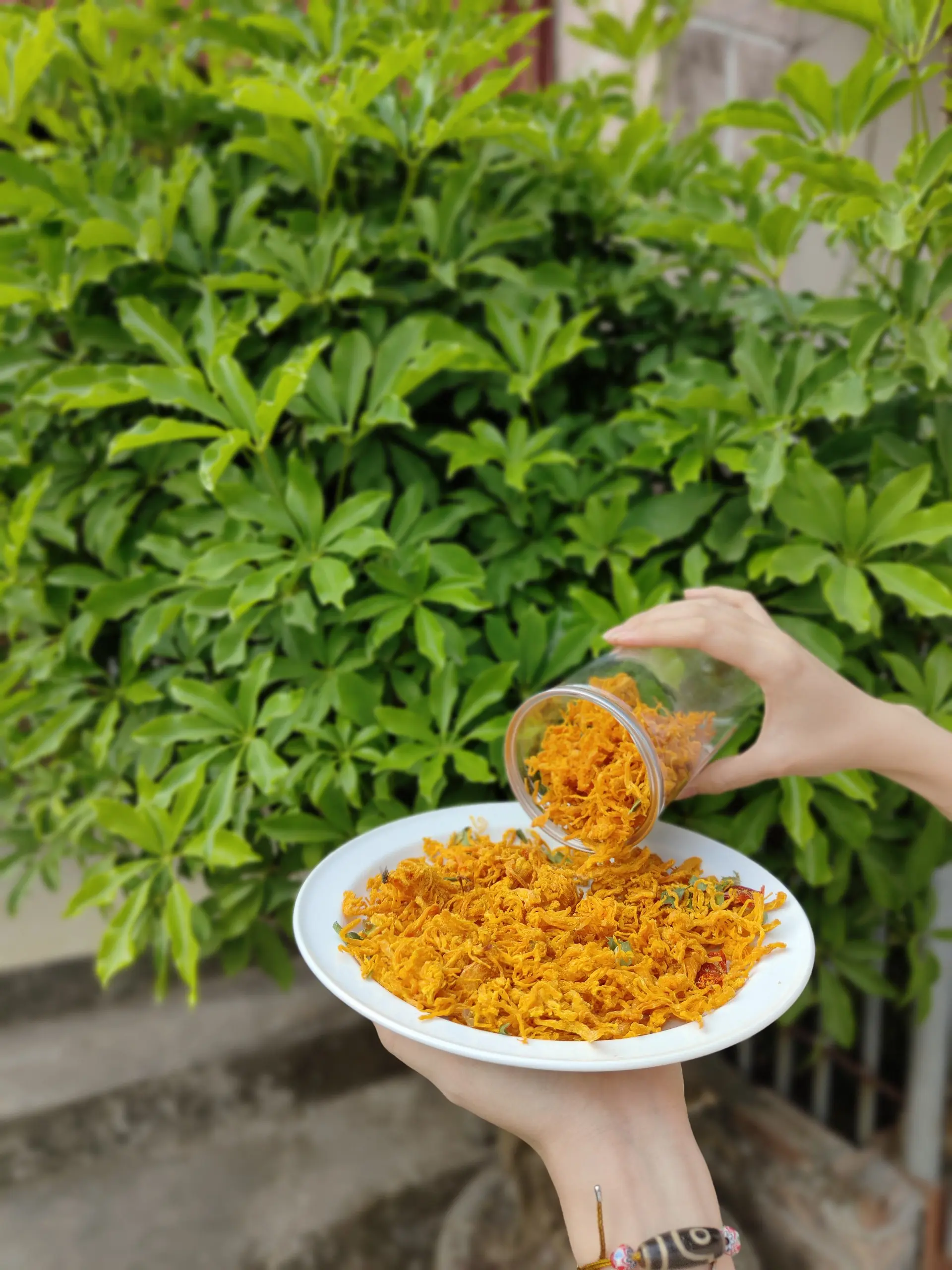 Khô gà xé cay lá chanh 300gram