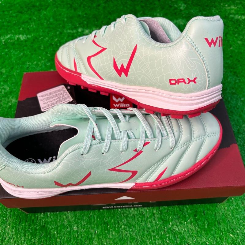 ￼Giày Bóng Đá Wika Dragonx Chính Hãng, Giày Đá Banh DRX Hoàng Đức, Wika Hoàng Đức. Khâu Full Đế Giày Thể Thao ( Com Bo 3 Quà Tặng - Túi Rút Có Khoá Bên Trong - Tất - Băng Cuốn ) 3