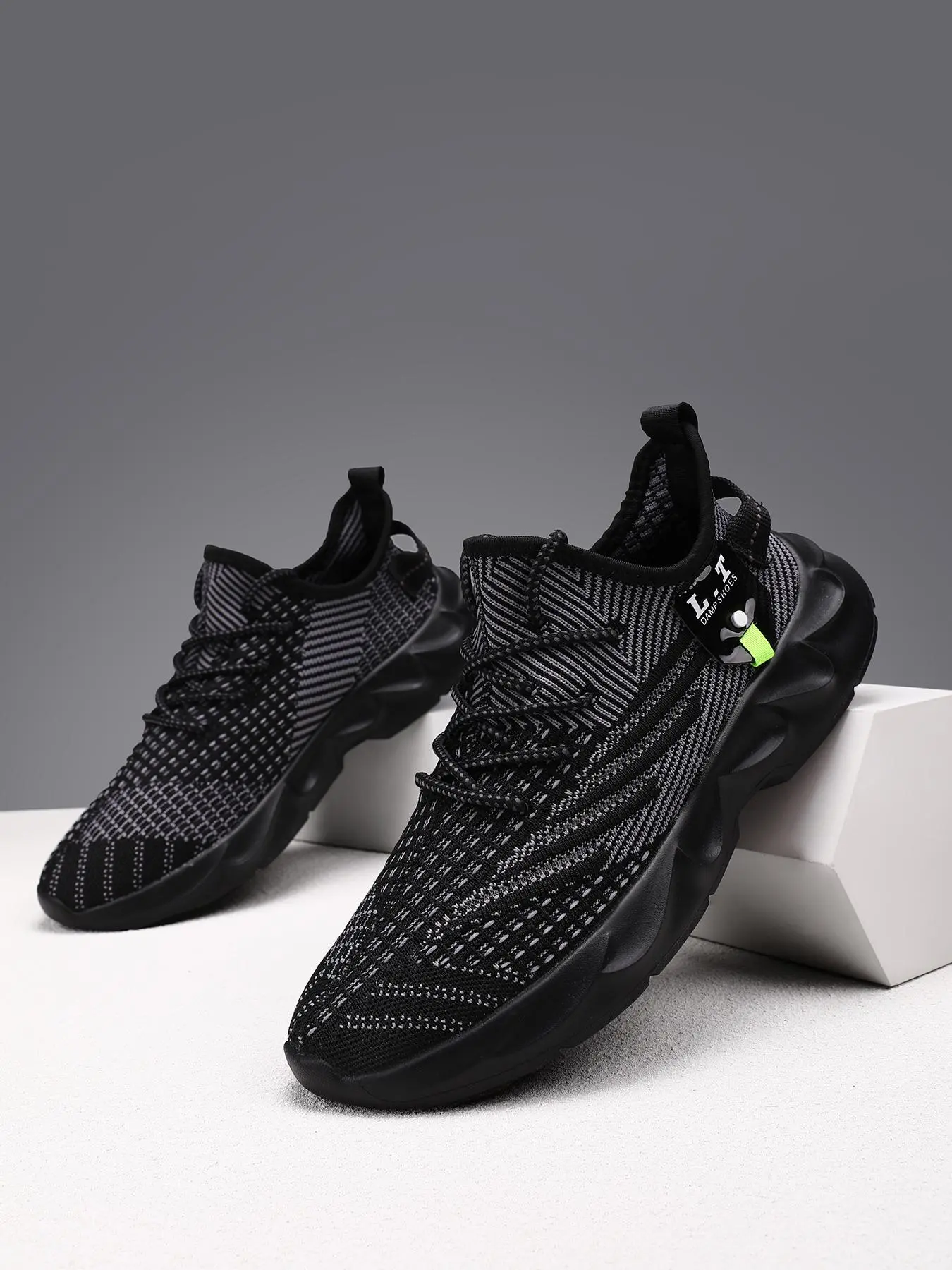 Men's Fashionable Lace Up Low Top Sneakers, Casual Breathable Lightweight Running Shoes, Male All-match Round Toe Sports Shoes for Daily Wear, Trending Shoes