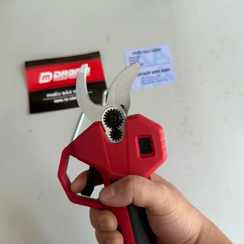 KÉO CẮT CÀNH trợ lực, chạy pin m21 thông dụng, lưỡi hợp kim SK5, mở lưỡi 35mm - Chính hãng Drama BỀN VÀ KHOẺ 1
