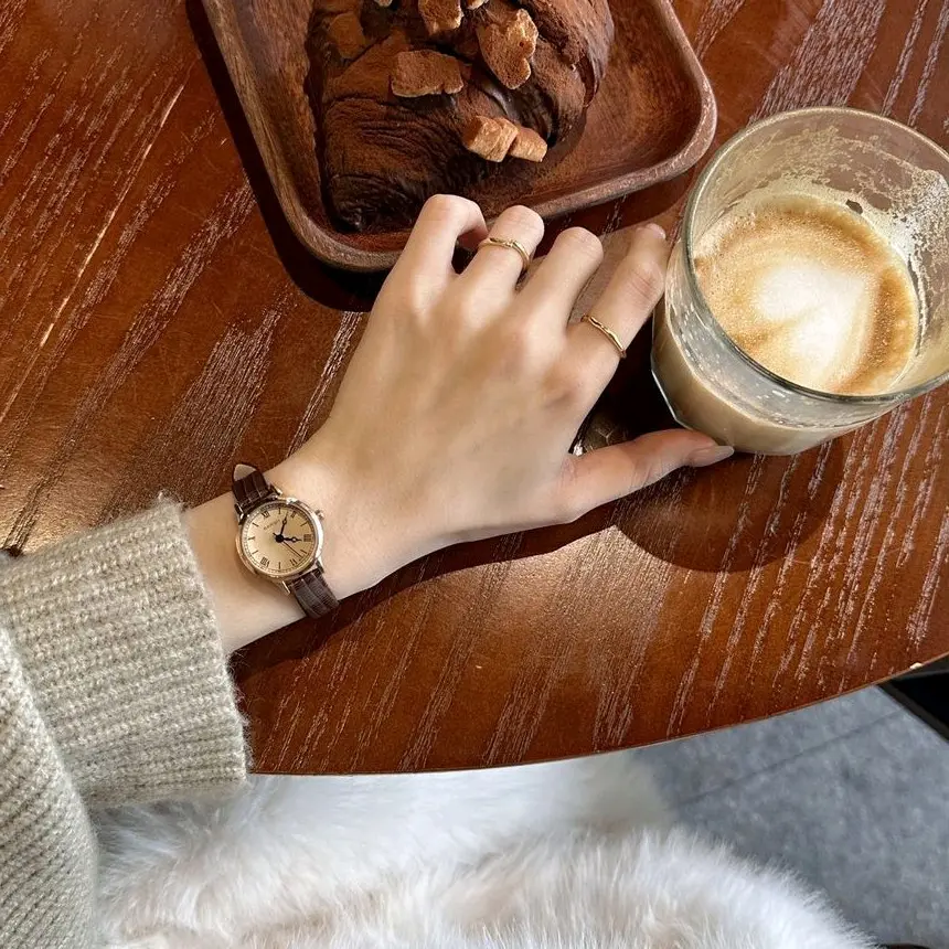 Free Box || Jam Tangan Wanita Analog Romawi Strap Pu Bulat