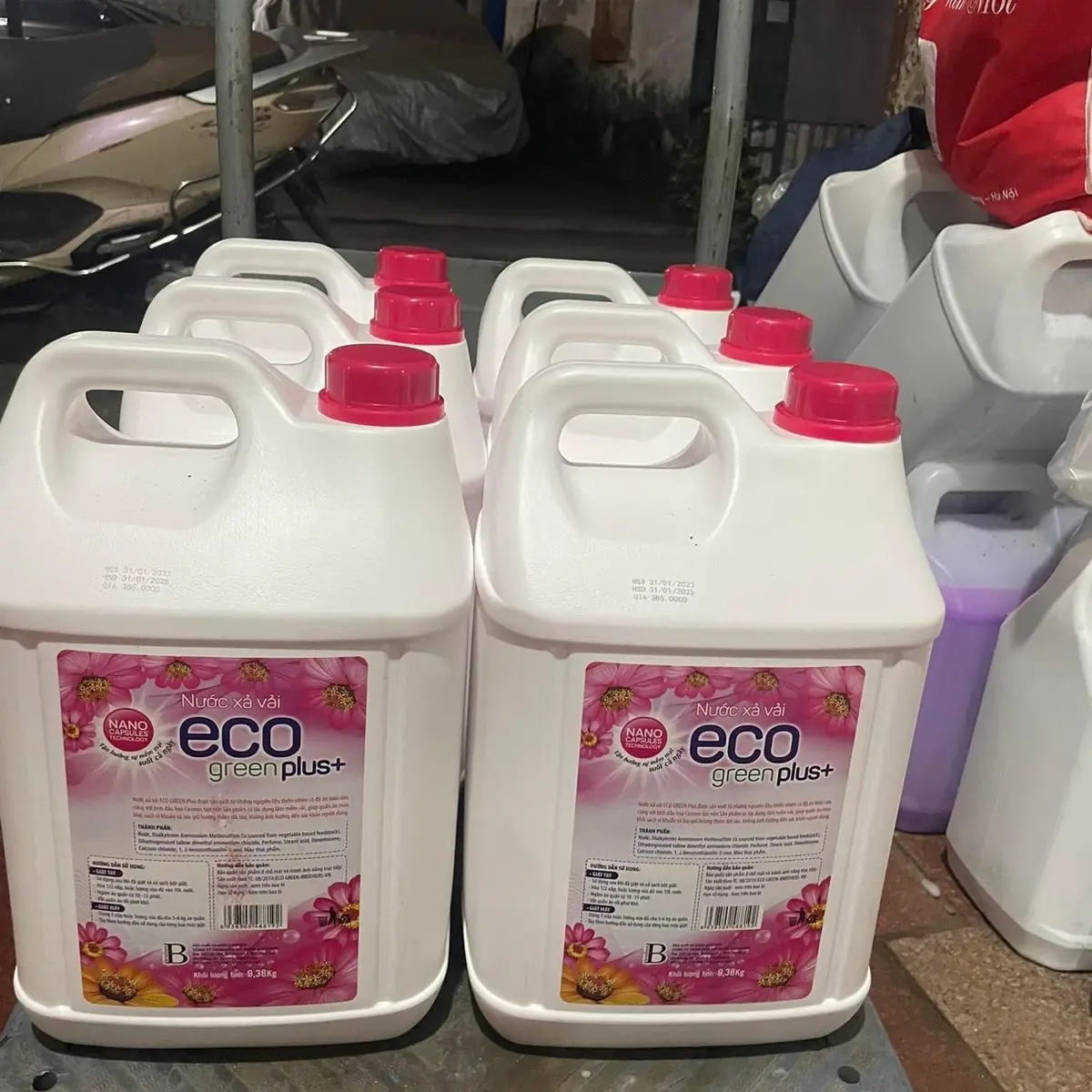 Nước xả eco can 10 lít chuyên dụng vip1 cho tiệm giặt ủi  Màu Hồng