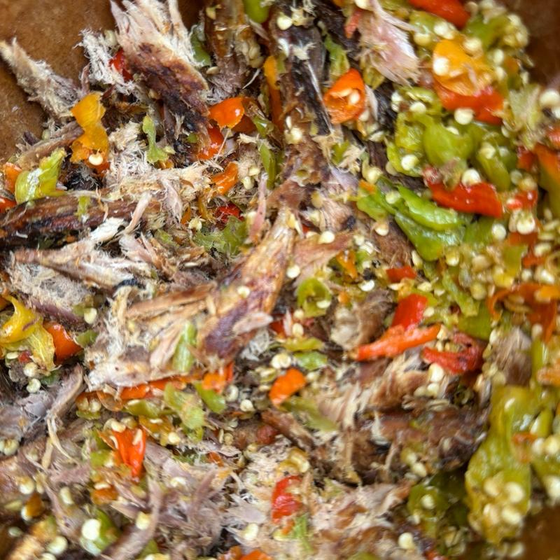  “Siêu cay “Gói 400gCá Khô Giã Ớt Tây Bắc Sêu Cay hút chân không - Thức Ăn Vặt - Snack Food vị mặn 