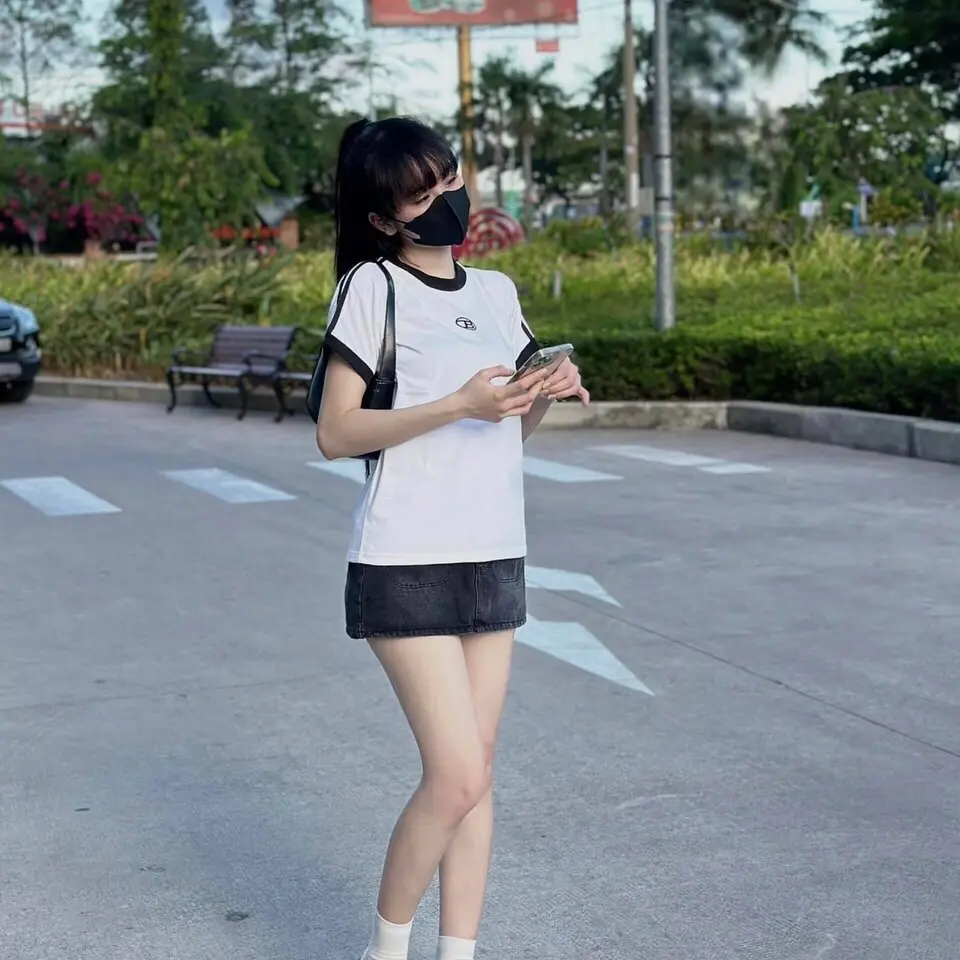 Áo thun babytee thêu logo chữ B