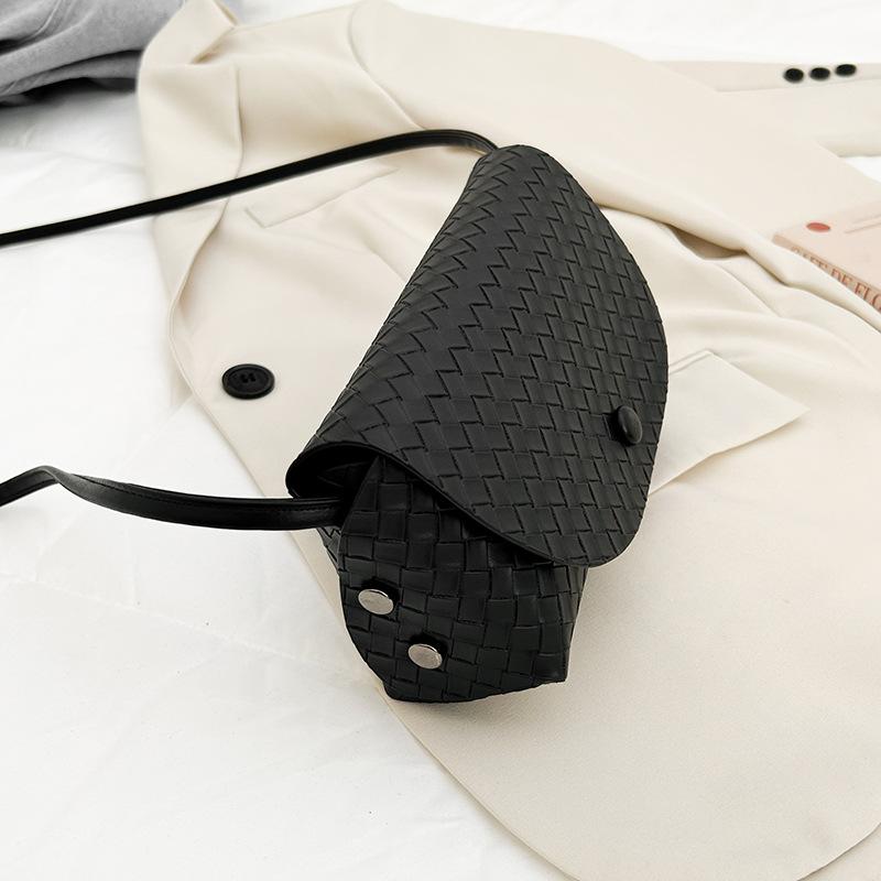 Product Introduction of Women's Shoulder Bag, Niche Design, Fashionable, Classic Retro Style, Sling Bag, Suitable for Spring and Summer, New Arrival Bags Sienna Large 15