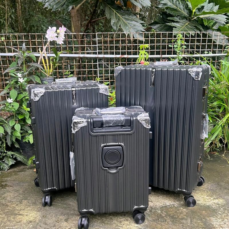 Vali khung nhôm khóa sập cao cấp size 28 vân đẹp, có khay đựng nước. mẫu mới, bh 2 năm, lỗi 1 đổi 1 miễn phí 4 bánh xe quay 360 độ 4 bánh xoay 360 đen tuyền