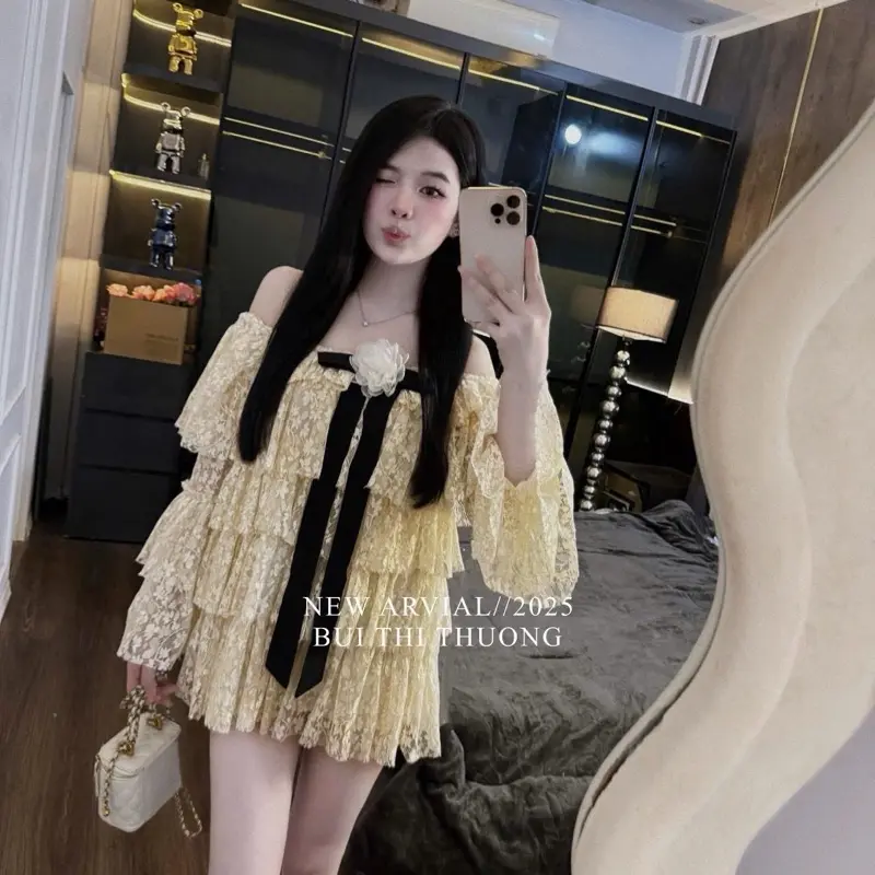 Váy babydoll hoạ tiết ren thêu nổi hai lớp tay loe phồng cho nữ phong cách đáng yêu xinh sắn