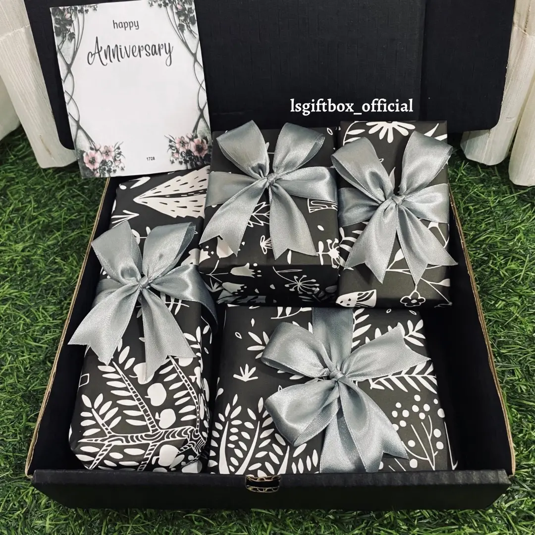 (dibungkus kado+pita)Giftbox Hampers Kado Ulangtahun Wisuda Anniversary Pernikahan Graduation Abu Bunga Hitam