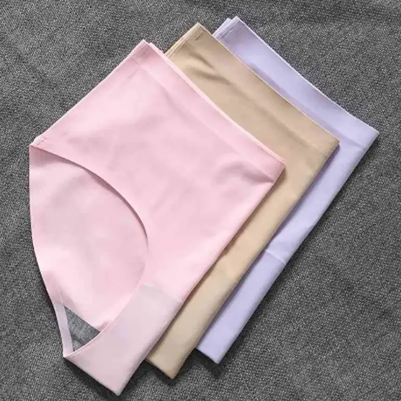 (1 Box 3pcs ) UNIQ Celana dalam seamless sutra 1
